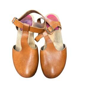 Swedish Hasbeens Brown Almond Toe T-Strap Wooden Block Heel Leather Clogs Size 5